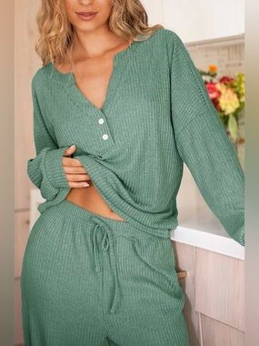 Cupshe - Cloud Soft Ribbed Henley Top & Jogger Set, Sage Green, Sz M, NWT